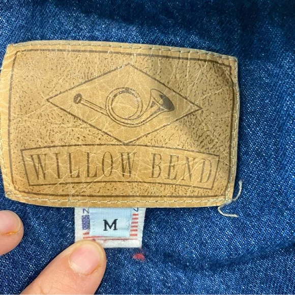 Willow Bend Jean Jacket Denim Jacket with Cabin Scene
Size Medium - Picture 7 of 11